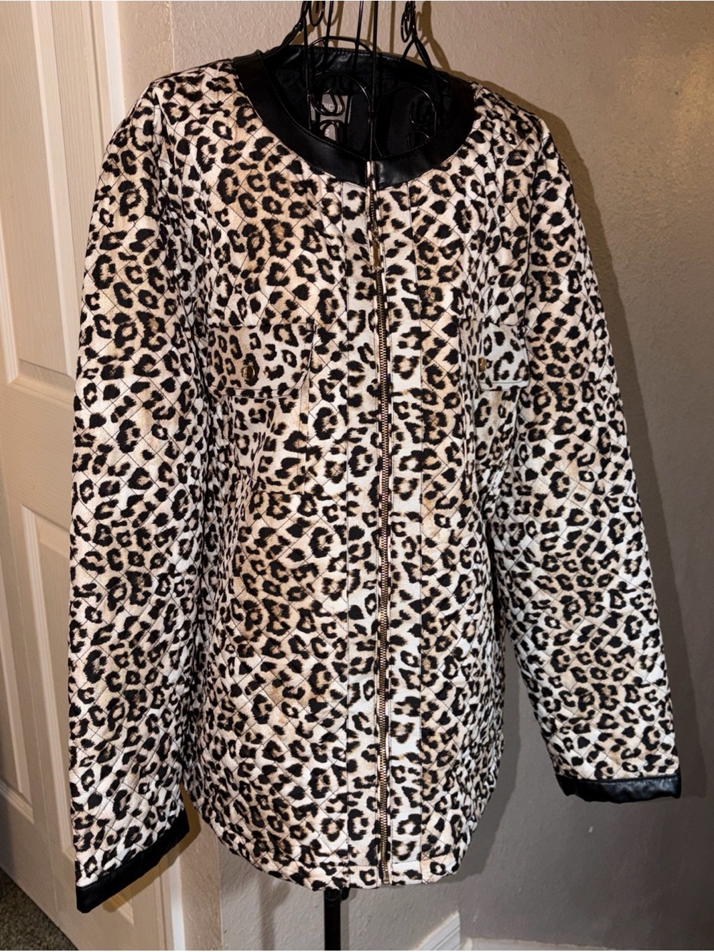 Chico's Leopard Print Bomber Style Quilted Jacket Lined w/Pockets Women's Size 3